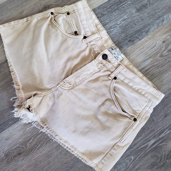 FREE PEOPLE SHORTS - Picture 7 of 8